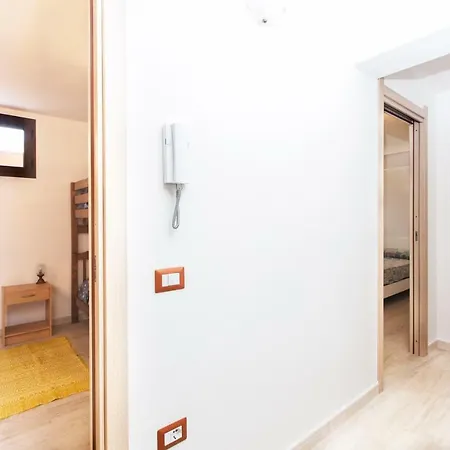 Laura 350 Mt Baia Di Porto Frailis בית נופש *