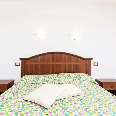 Laura 350 Mt Baia Di Porto Frailis בית נופש *