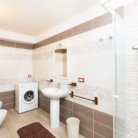 Laura 350 Mt Baia Di Porto Frailis ארבאטקס